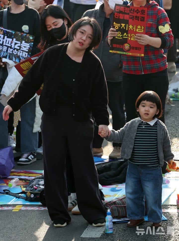 용혜인에게 돌을 던지는 자 누구인가