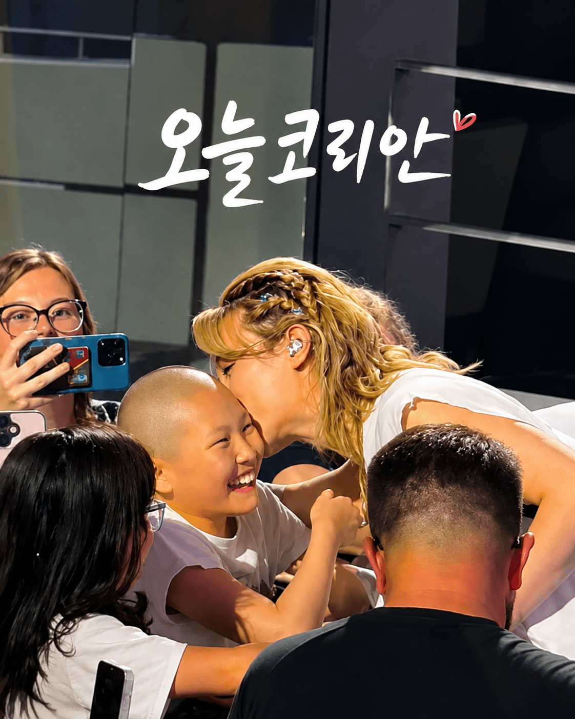 “뽀뽀 받았어!” BTS 지민의 작은 입맞춤에 활짝 웃은 소아암 소녀…전 세계가 함께 웃었다